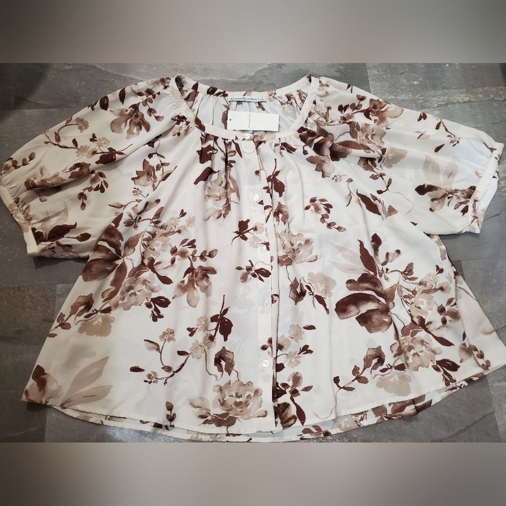 NWT Abercrombie & Fitch Floral Cream & Brown Butyon Down Blouse. S, Oversized.